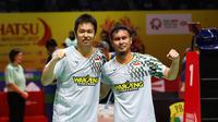 Ekspresi Ganda putra Indonesia, Mohammad Ahsan/Hendra Setiawan, setelah merampungkan laga terakhir di kancah bulutangkis dunia, yaitu pada 16 besar Indonesia Masters 2025, di Istora Senayan, Jakarta, Kamis (23/1/2025). The Daddies resmi pensiun dari kancah bulutangkis dunia. (Bola.com/Abdul Azis)