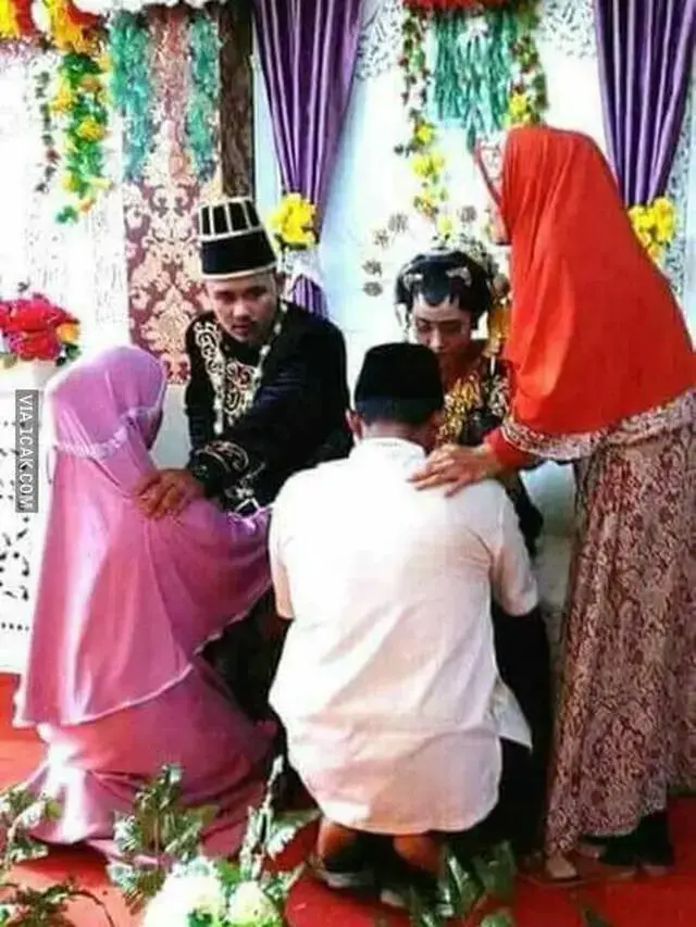 8 Momen Apes saat Pengantin Sungkeman Ini Bikin Geleng Kepala