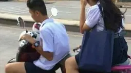 Boncengan stay halal karena masih SMP. (Source: 1cak.com)