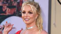 Penyanyi pop, Britney Spears menghadiri premier film "Once Upon a Time in Hollywood" di TCL Chinese Theatre pada 22 Juli 2019. Britney Spears hadir di acara tersebut mengenakan gaun mini merah yang memukau dengan potongan kecil di bagian tengah. (VALERIE MACON / AFP)