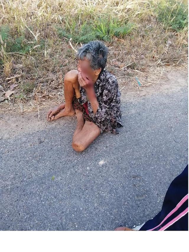 Bikin Miris, Pria Ini Siksa dan Biarkan Sang Nenek Tidur di Jalan