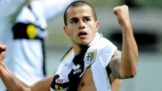 Selebrasi khas dari gelandang serang AC Parma, Sebastian Giovinco usai mencetak gol ke gawang Catania dalam lanjutan Serie A di Ennio Tardini, 22 Januari 2011. Parma unggul 2-0.