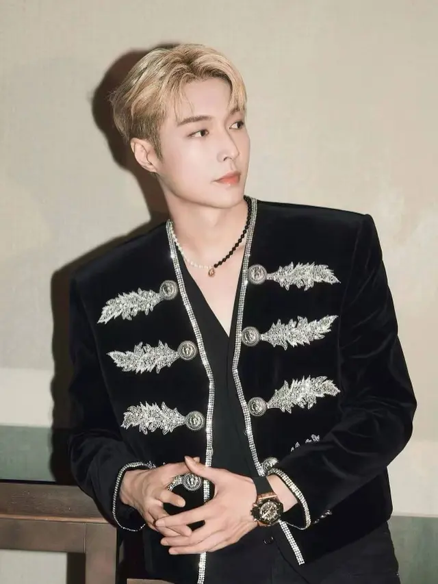 Lay EXO