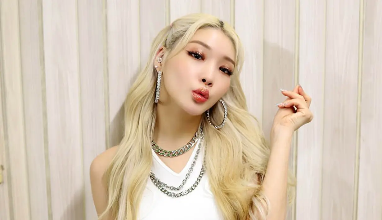 Setelah kontrak IOI berakhir, pemilik nama lengkap Kim Chungha ini pun debut sebagai solois pada 2017. (Liputan6.com/IG/@chungha_official)