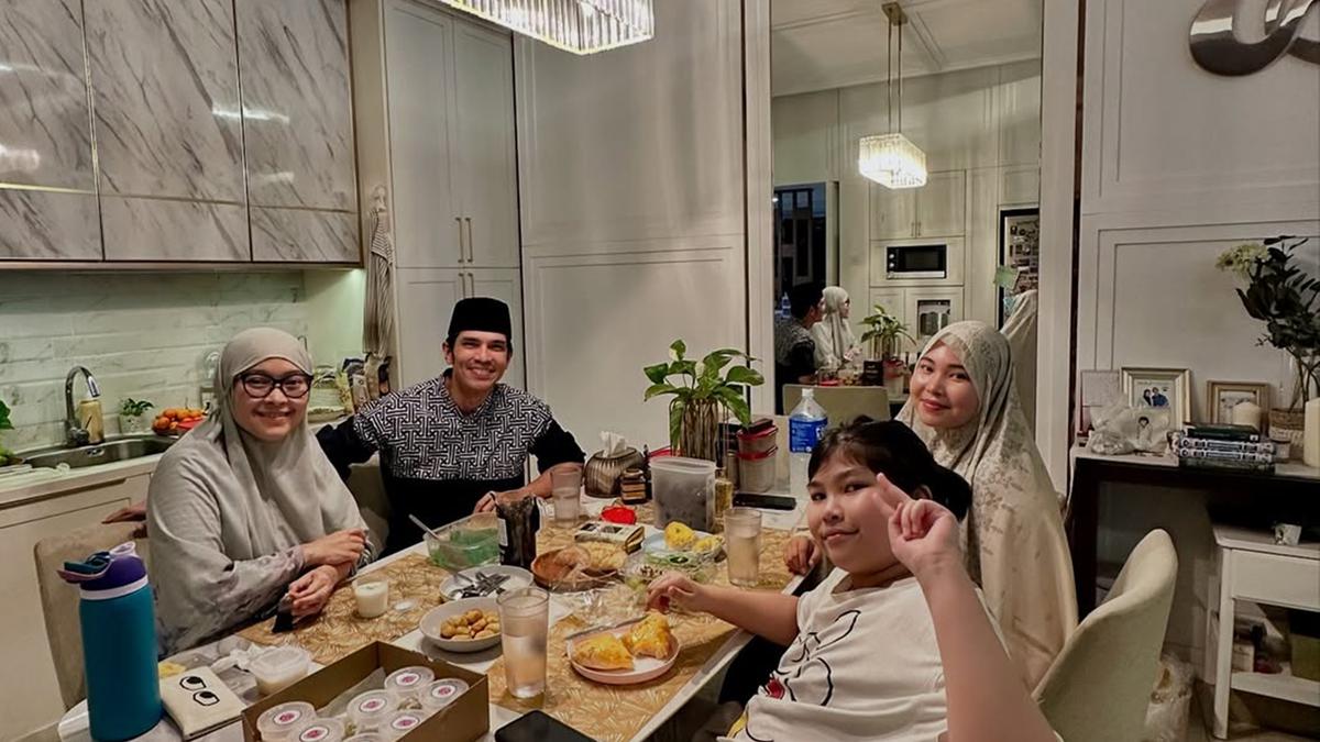 6 Potret Rumah Adrian Maulana di Tangerang Selatan, Mewah Bergaya Minimalis Elegan