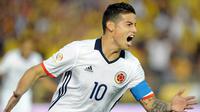 Penyerang Kolombia, James Rodriguez melakukan selebrasi usai mencetak gol kegawang Paraguay di penyisihan Copa America Centenario 2016 di Stadion Rose Bowl, AS (8/6). Kolombia menang atas Paraguay dengan skor 2-1. (Vasquez-USA TODAY Sports)