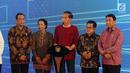 Presiden Joko Widodo atau Jokowi didampingi tiga menteri serta Ketua Umum Partai Kebangkitan Bangsa (PKB) Muhaimin Iskandar saat meresmikan Stasiun Bandara Soekarno-Hatta (2/1). (Liputan6.com/Pool)