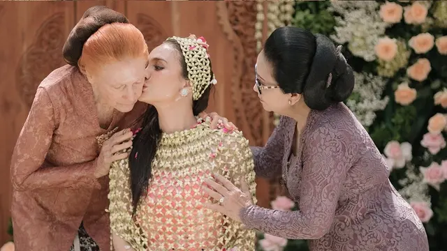 Gaya Cantik Luna Maya saat Prosesi Siraman/via Instagram Luna Maya