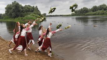FOTO: Hari Ivan Kupala, Perayaan Titik Balik Matahari Musim Panas di Belarusia