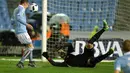 Pemain Celta Vigo, Iago Aspas, saat mencetak gol ke gawang Sevilla dalam leg kedua semifinal Copa del rey di Stadion Balaidos, Vigo, Spanyol, Jumat (12/2/2016) dinihari WIB. (AFP/Cesar Manso)