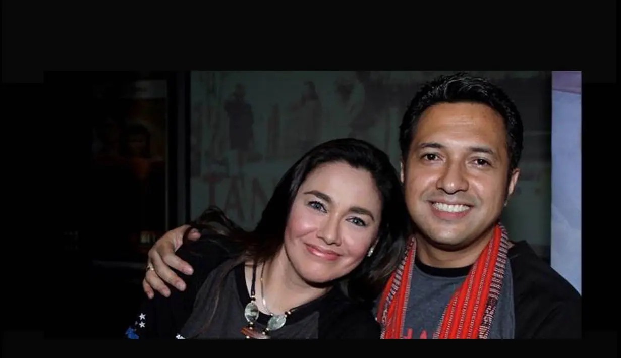 Nia Zulkarnaen memutuskan menikah dengan Ari Sihasale di Perth, Australia pada 25 September 2003. Nia beragama Islam dan Ari beragama Kristen. (Istimewa)