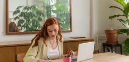 Sering merasa kewalahan dengan berbagai urusan yang menumpuk? Life admin day bisa menjadi solusi untuk membuat keseharianmu lebih terorganisir. [Dok/Pexels.com/RDNE Stock project].