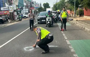 Detik-Detik Kecelakaan di Depok, Penumpang Motor Tewas Terlindas Truk
