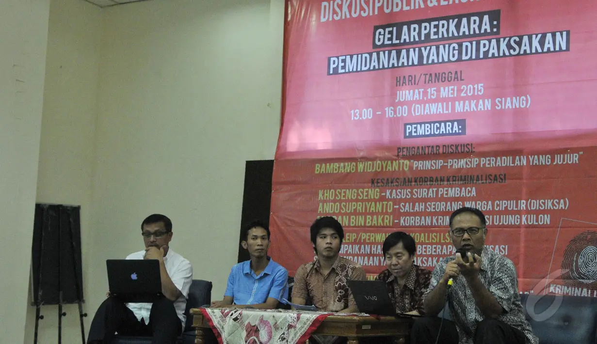 Yayasan Lembaga Bantuan Hukum Indonesia menggelar diskusi “Gelar Perkara : Pemidanaan yang Dipaksakan”, Jakarta, Jumat (15/5/2015). Bambang Widjojanto menjadi salah satu pembicara dalam diskusi tersebut. (Liputan6.com/Herman Zakharia)
