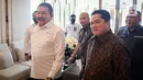 Menteri BUMN Erick Thohir (depan kanan) bersama Jaksa Agung ST Burhanuddin usai menyampaikan keterangan dalam pertemuan terkait penyerahan pengelolaan aset perkara Jiwasraya dan Asabri dari Kejaksaan Agung kepada Kementerian BUMN di Gedung Kejaksaan Agung, Jakarta, Senin (6/3/2023). Dalam pertemuan tersebut, Erick Thohir mengungkapkan ada penemuan kasus baru untuk diproses dan diselidiki oleh Kejaksaan Agung. (Liputan6.com/Faizal Fanani)