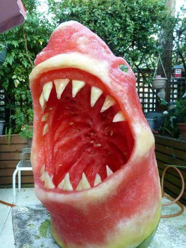 6 Kreasi Seni Ukir Semangka Bentuk Hewan Buas Ini Unik Banget