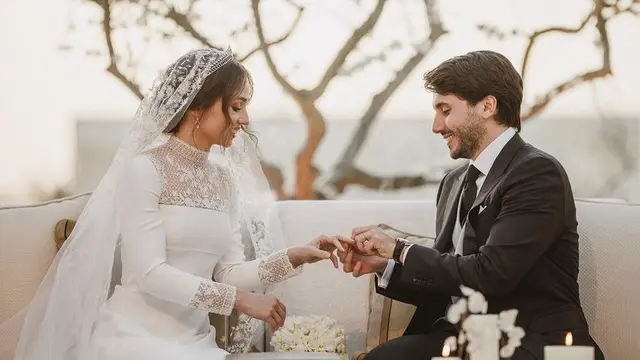 Putri Yordania Dibalut Gaun Putih dari Dior di Hari Pernikahan