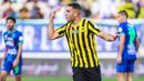 Abderrazak Hamdallah. Striker asal Maroko berusia 32 tahun ini telah membela Al-Ittihad sejak tengah musim 2021/2022. Di Saudi Pro League 2022/2023, ia telah mencetak 16 gol dari total 19 laga dan sementara membawa Al-Ittihad menduduki posisi puncak klasemen. (twitter.com/ittihad)