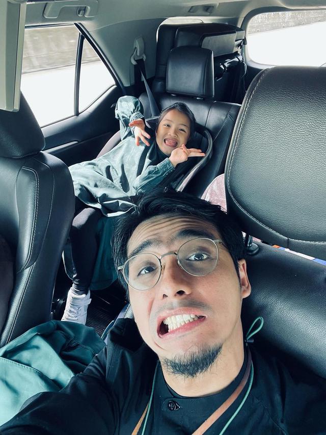 Potret Hangat Keluarga Ricky Harun - Herfiza Novianti, Tampak Bahagia ...