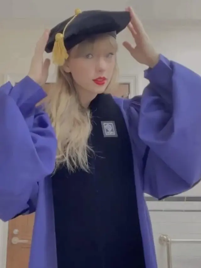 6 Momen Taylor Swift Terima Gelar Kehormatan Doktor dari NYU, Bahagia Pakai Toga