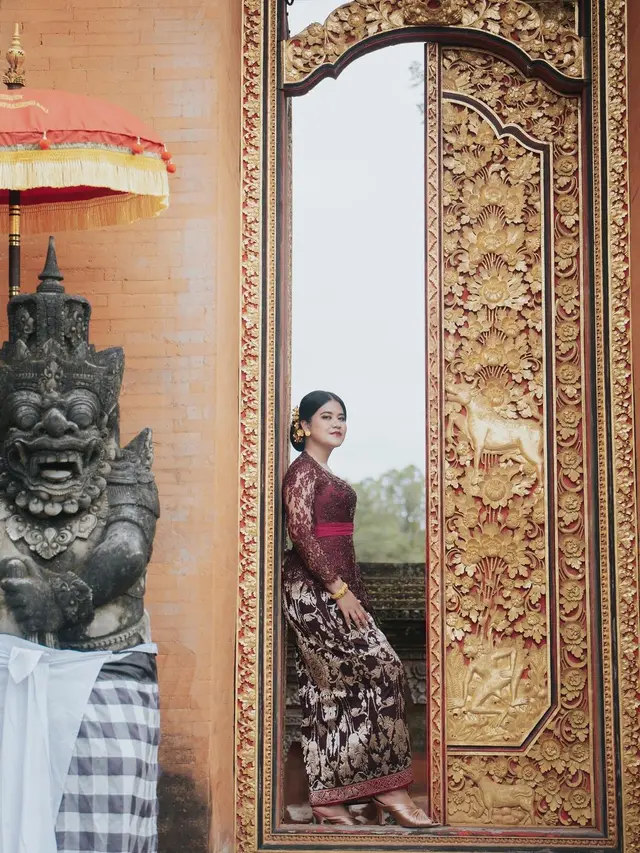 Potret Kahiyang Ayu Ucapkan Selamat Hari Raya Nyepi, Cantik dengan Kebaya Bali Diduplikasi Kedua Buah Hati