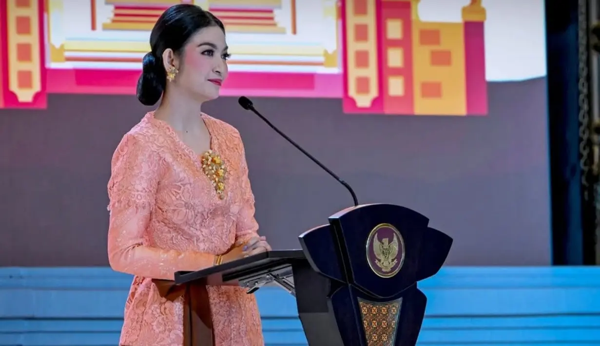 <p>Selvi Ananda membuka acara pameran UMKM Jala Fair 2025 di bilangan Jakarta Utara, 8 Januari 2025. (dok. Instagram @setwapres.ri/https://www.instagram.com/p/DElKfnAzNs-/)</p>