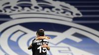 Real Madrid secara mengejutkan kalah dari pendatang baru Liga Champions 2021/2022, Sheriff Tiraspol. Klub asal Moldova ini mempermalukan Real Madrid, tim yang berstatus raja Liga Champions alias pengoleksi gelar terbanyak (13 kali), kalah dengan skor 1-2. (AP/Jose Breton)