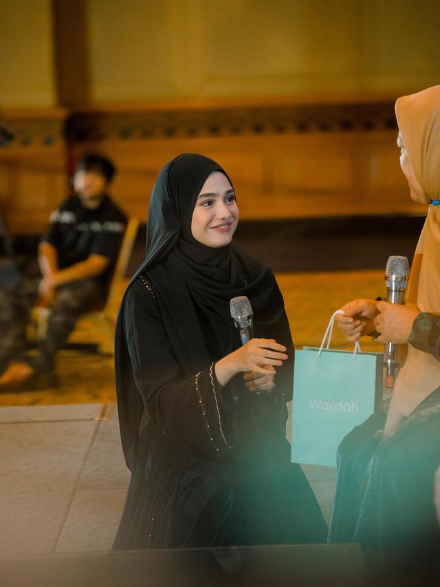 Tampil Berhijab, Ini 7 Potret Syifa Hadju di Acara Kajian yang Sempat Bikin Pangling