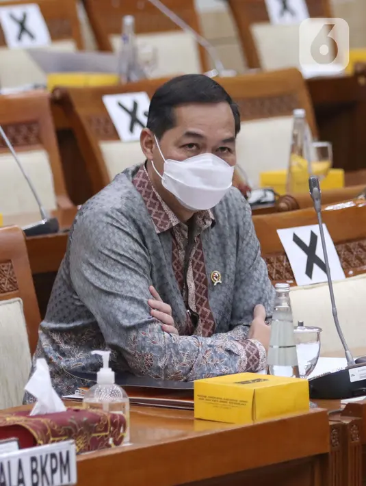 Mendag Muhammad Lutfi hadir pada rapat kerja di ruang rapat Komisi VI DPR RI, kompleks parlemen, Jakarta, Rabu (3/2/2021). Rapat kerja ini membahas realisasi anggaran tahun 2020, rencana kegiatan dan anggaran sesuai daftar isian pelaksanaan anggaranTahun 2021. (Liputan6.com/Angga Yuniar)