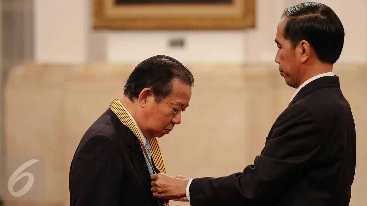 20151123- Jokowi Anugerahi Tanda Kehormatan Kepada Jepang- Mr. Toshihiro Nikai-Jakarta
