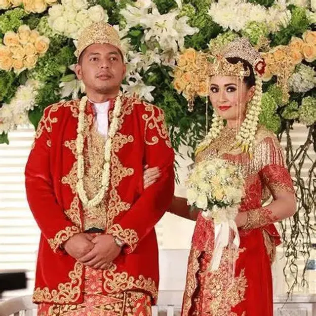 Kenakan Baju Adat Betawi, 5 Artis Indonesia ini Jadi Sorotan Publik