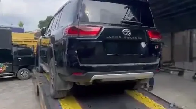 Jejak Land Cruiser Rp 2 Miliar Bupati Kuansing di Gudang Penitipan
