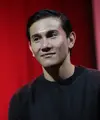 Menjadi seorag aktor memang harus menerima peran apapun yang didapatkannya. Seperti halnya Vino G. Bastian yang mendapat kesempatan menjadi sosok Chrisye di film terbarunya nanti. (Adrian Putra/Bintang.com)