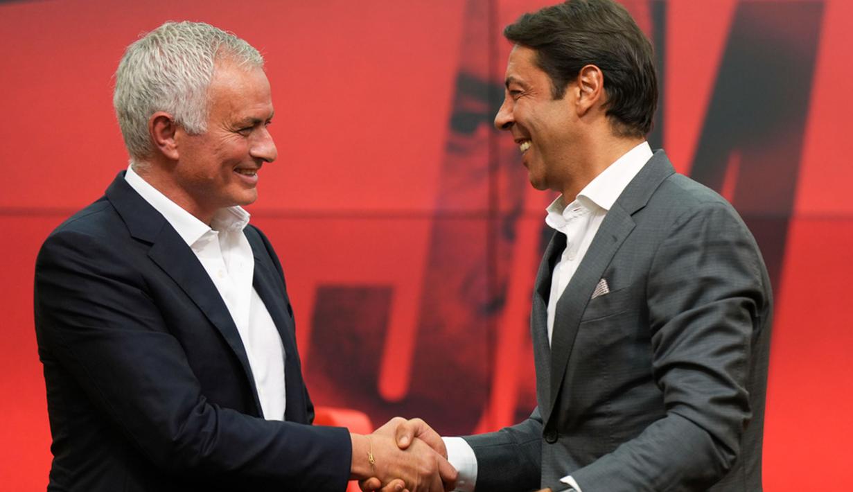 Benfica menjadi klub ke-12 yang ditangani Mourinho sepanjang kariernya. Sebuah perjalanan panjang yang penuh prestasi di berbagai liga top Eropa. (AP Photo/Ana Brigida)