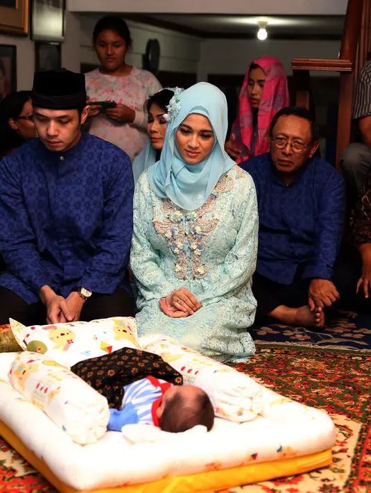 Muhammad Dirgantara Ariendra Harlino. Anak pertama Dude Harlino dan Alyssa Soebandono ini berjenis kelamin laki-laki. Lahir pada Kamis, 19 Februari 2015 di Kemang Medical Care secara Caesar dengan berat 3,2 kg dan panjang 49 cm. (M. Akrom/Bintang.com)