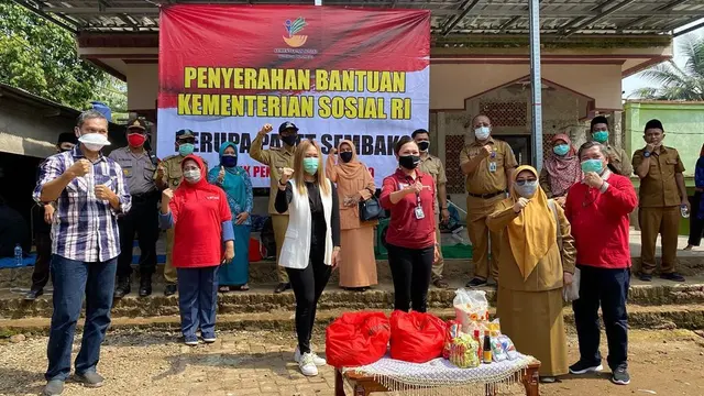 5 Momen Inul Daratista Bagikan Sembako di Tengah Corona Covid-19