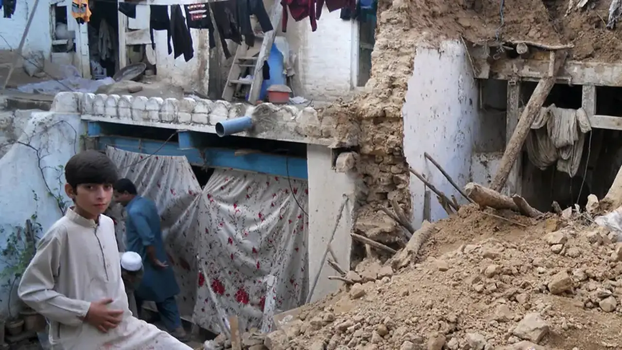 26 Oktober 2015: 399 Orang Tewas dalam Gempa Dahsyat di Pegunungan Hindu Kush Afghanistan