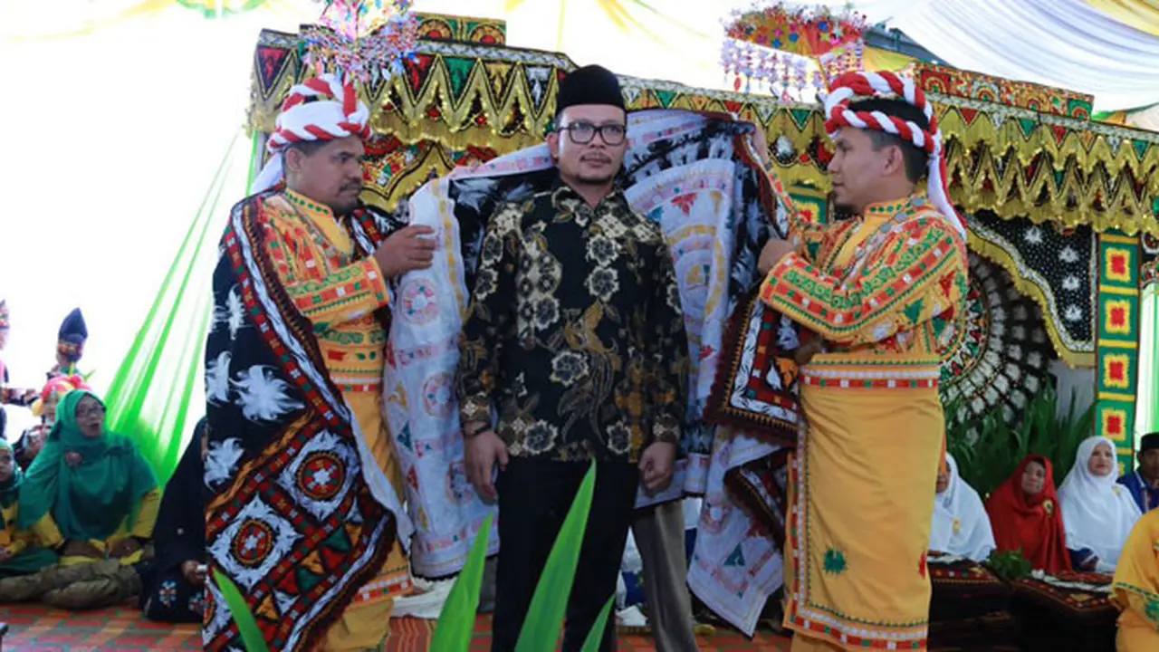 Menteri Hanif Mendapat Gelar Tokoh Kehormatan Bener Meriah