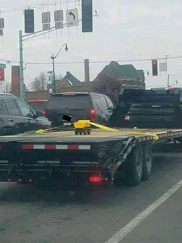 10 Potret Mobil Angkutan Barang dengan Muatan Nyeleneh Ini Bikin Heran