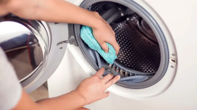 5 Penyebab Kerusakan Outfit Kesayangan Saat Sering Dicuci