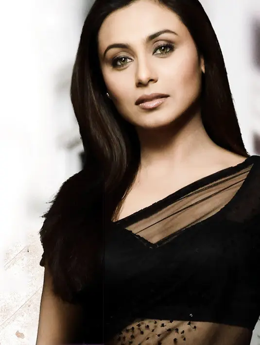 Rani Mukherjee memulai debut aktingnya dengan bermain dalam film Raja Ki Aayegi Baaraat pada tahun 1996. Walaupun sudah berumur 40 tahun, akan tetapi ia masih terlihat awet muda. (Foto: stylecraze.com)
