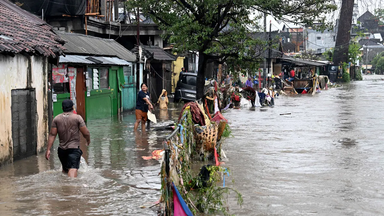 Banjir Rendam Sejumlah Wilayah di Bali, Denpasar Lumpuh