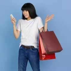 Ilustrasi belanja online, belanja, shopping, refund. (Image by master1305 on Freepik)