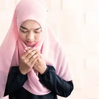 Ilustrasi Membaca Niat Puasa Tasua Credit: shutterstock.com