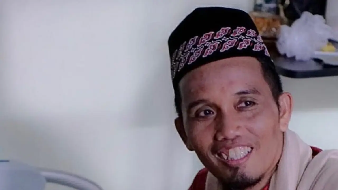 Ustaz Maulana dan istri