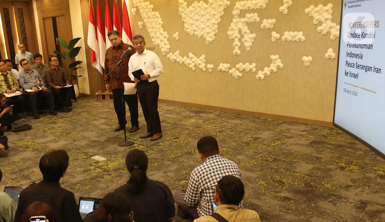 Pelemahan rupiah disebabkan oleh situasi global yang memburuk diantaranya situasi yang memburuk di Timur tengah. (merdeka.com/Arie Basuki)