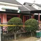 Rumah Indria Kameswari di garis polisi. (Achmad Sudarno/Liputan6.com)