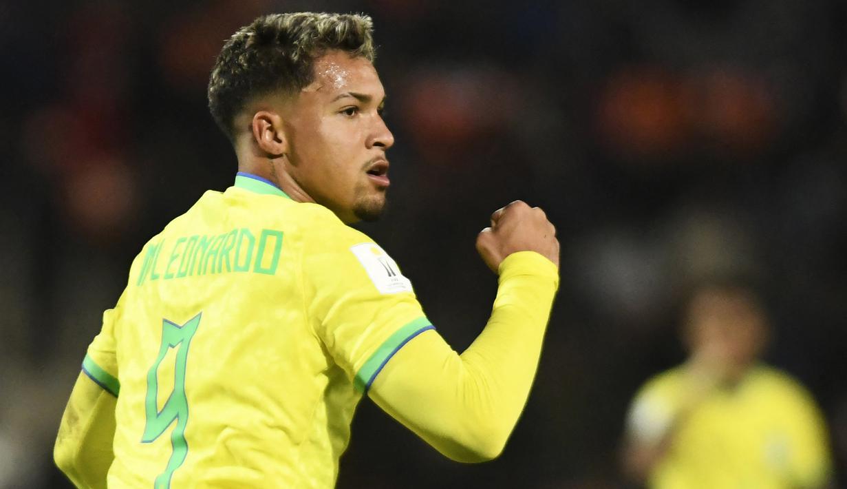 Selebrasi striker Timnas Brasil U-20, Marcos Leandro setelah mencetak gol kedua Brasil ke gawang Timnas Italia U-20 pada laga Grup D Piala Dunia U-20 2023 di Malvinas Argentinas Stadium, Mendoza, Argentina, Minggu (21/5/2023). (AFP/Andres Larrovere)