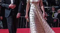 Pangeran William dan istrinya, Kate Middleton menghadiri acara BAFTA 2020 di Royal Albert Hall London pada 2 Februari 2020. Gaun yang dikenakan Kate Middleton ini sebelumnya pernah digunakan saat makan malam kenegaraan di Malaysia pada 2012. (Jeff Gilbert/POOL/AFP)