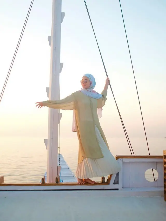 7 Inspirasi Outfit Ramadan 2022 dari Dinda Hauw (Foto: Instagram @dindahw)